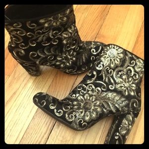 Wild Diva embroidered boots